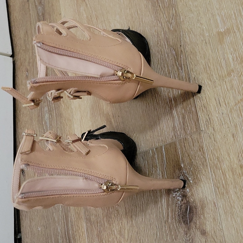 Shoes - Picture 3 of 4